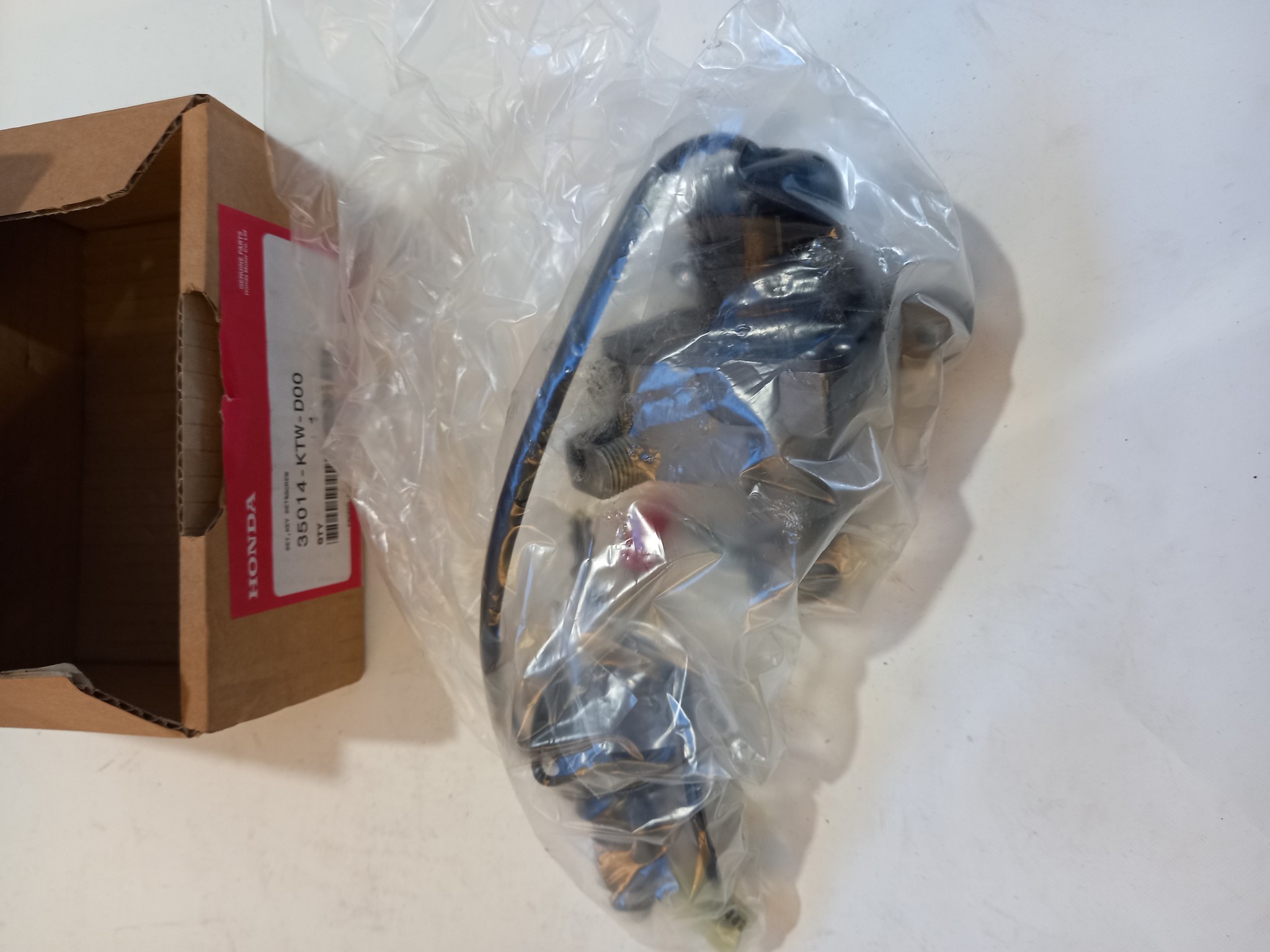 Picture of Honda  SET,KEY SET&SCREW  35014-KTW-D00